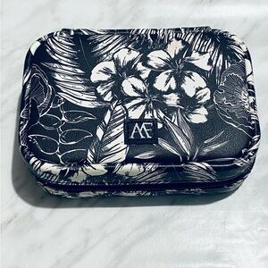 Designer Style Travel Portable Jewelry Case Velvet lining Black  and White Case